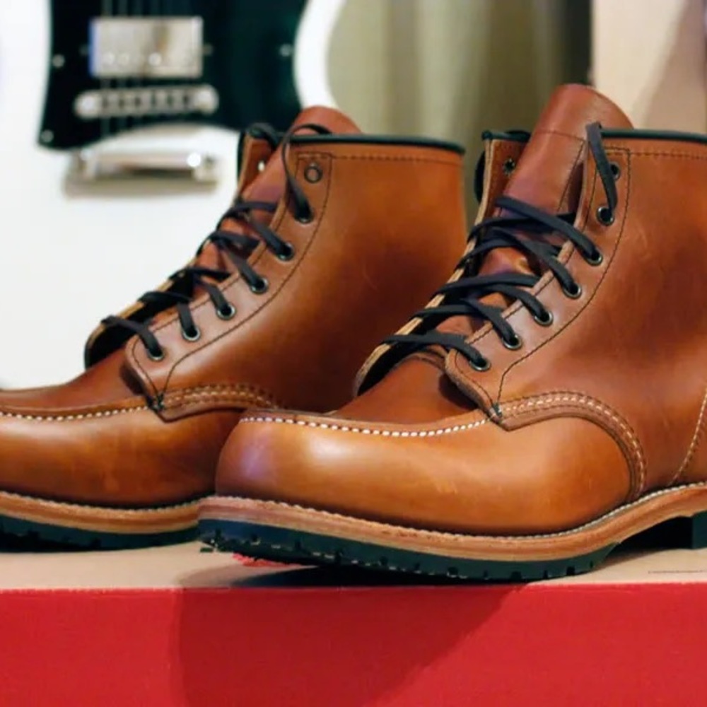 Red Wing 9012 Men’s Size 11 Genuine Leather Classic Brown Boots great condition